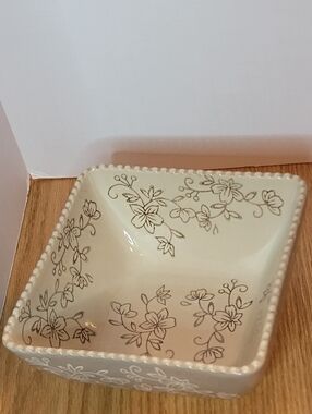 Temptations By Tara Floral Lace Grey Square Bowl 22oz Scalloped